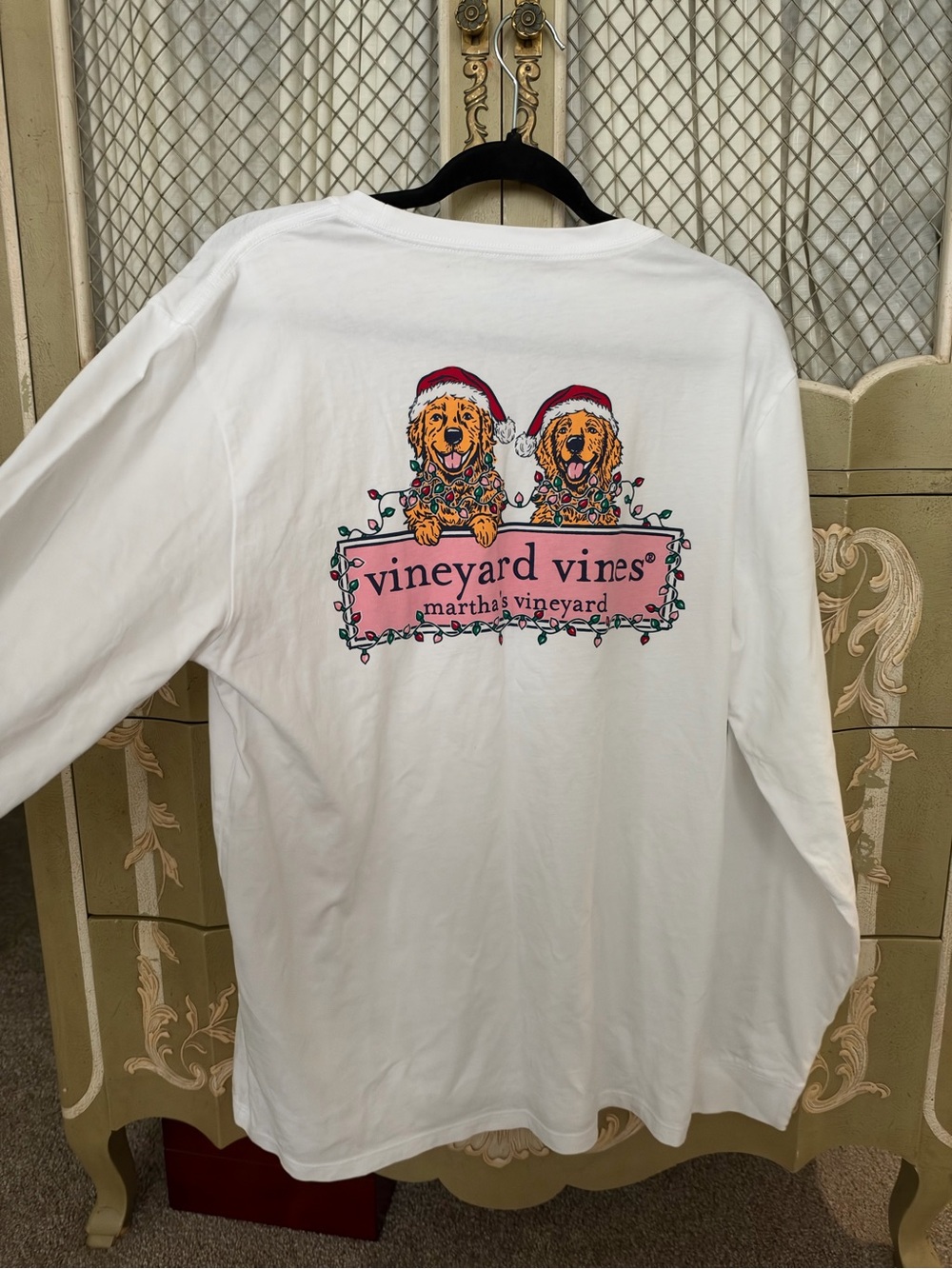 Vineyard Vines White Long-Sleeve Tee with Holiday Dog Graphic